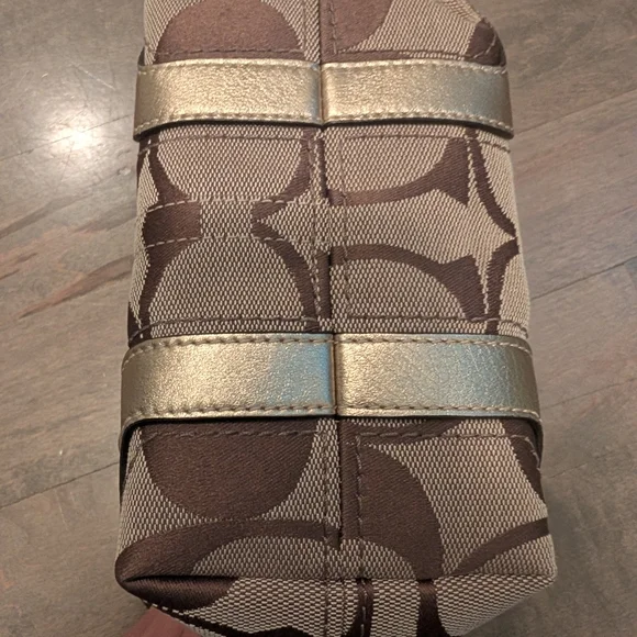 Coach Signature Brown and Gold Shoulder Bag - Picture 2 of 4